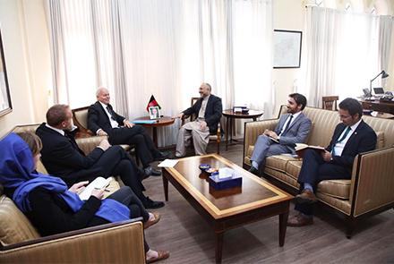 دیدار اتمر با سفیر بریتانیا دربارۀ پروسۀ صلح  - خبرگزاری افغان ایرکا