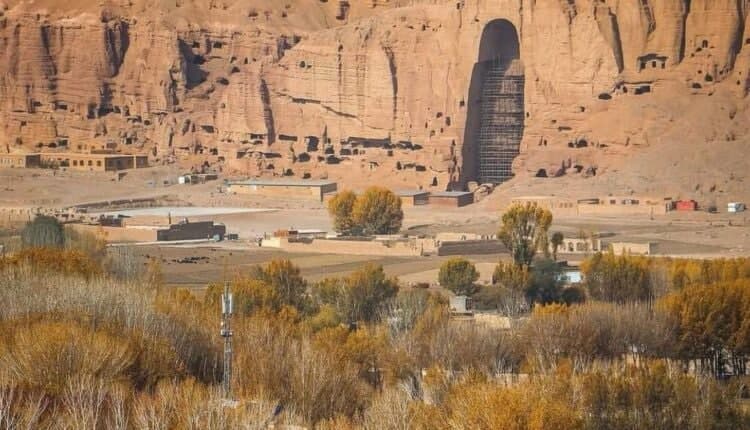 ادامه حفاری و کاوش خودسرانه طالبان در بامیان