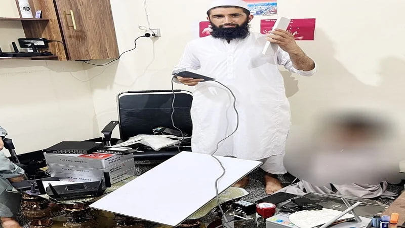 دو دستگاه اینترنتی استارلینک در خوست کشف و ضبط شد - تصویر سوم خبر