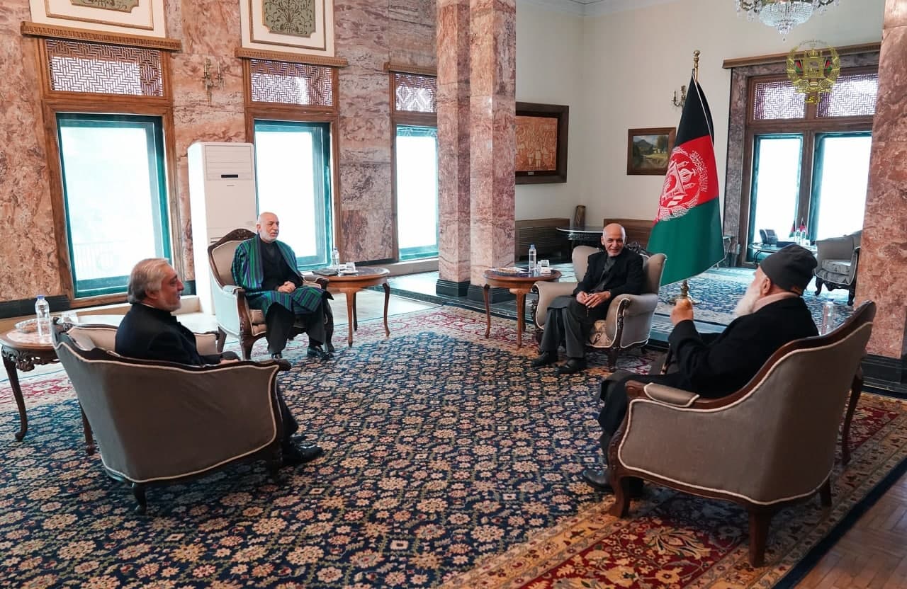 غنی با عبدالله، کرزی و سیاف در مورد چگونگی ساختار شورای عالی مصالحه گفت وگو کرد - خبرگزاری افغان ایرکا