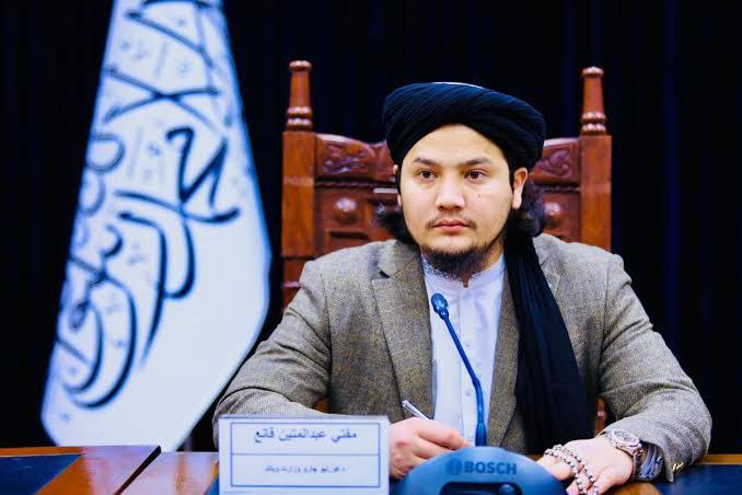 طالبان: تمام موانع اطراف ادارات دولتی و مراکز نظامی برچیده می شود
