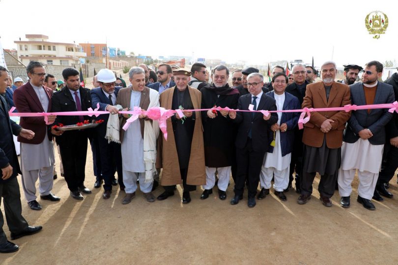اشرف غنی کار اسفالت جاده ی شهر نیلی را افتتاح کرد - خبرگزاری افغان ایرکا