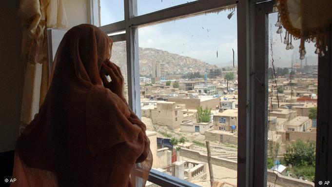 وزارت داخله شماره تلفن های ویژه ی رسیدگی به آزار و اذیت مردان و زنان اختصاص داد - خبرگزاری افغان ایرکا