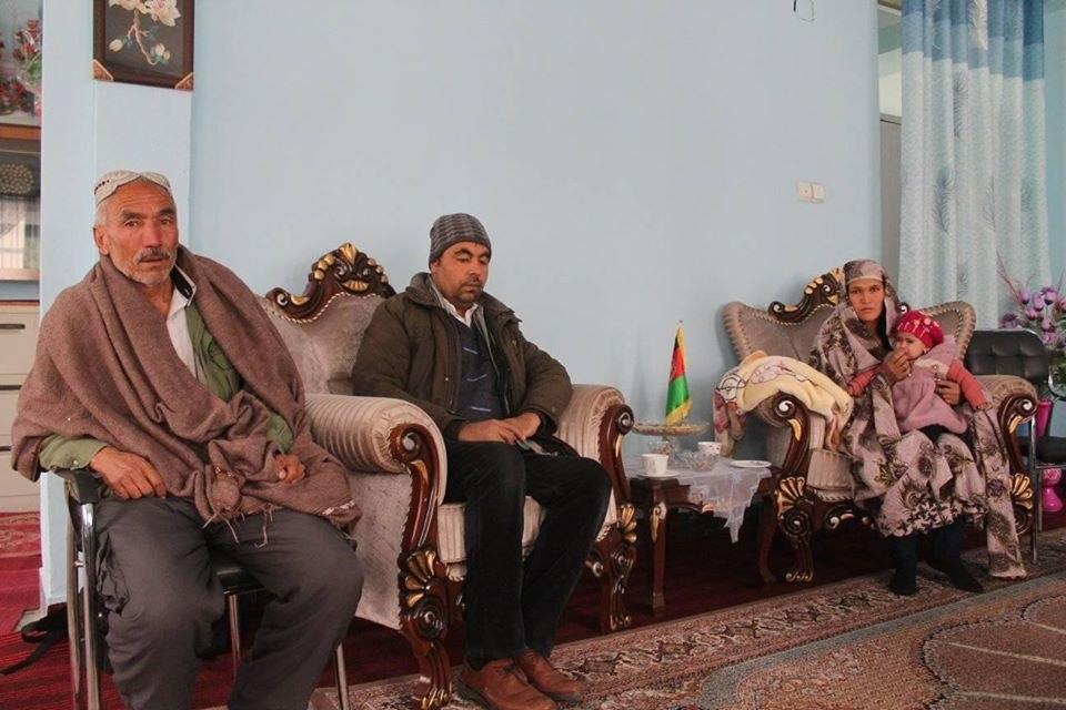 نوزاد فروخته شده بامیانی به آغوش خانواده اش بازگشت - خبرگزاری افغان ایرکا