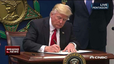 ترامپ فرمان اجرایی محدودیت ورود مهاجران از کشورهای مسلمان را امضا کرد - خبرگزاری افغان ایرکا
