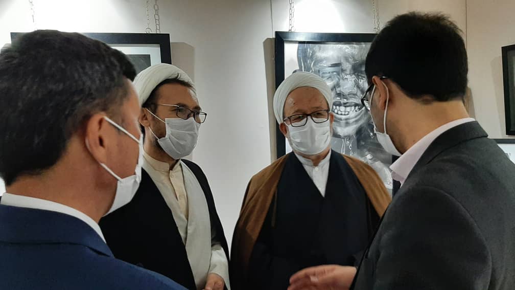 تجلیل و بازدید مدیریت فرهنگی دفتر آیت الله محقق کابلی از نمایشگاه نقاشی هنرمندان افغانستانی در پاکدشت تهران - خبرگزاری افغان ایرکا
