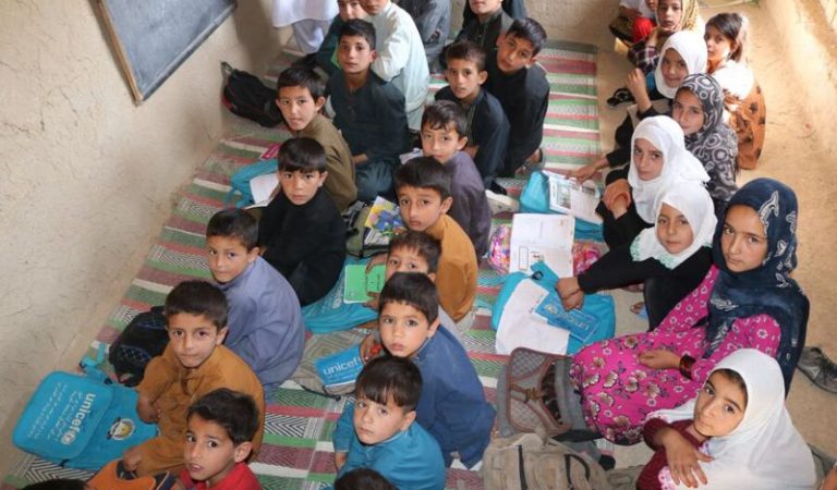 بانک جهانی 25 میلیون دالر برای آموزش کودکان در افغانستان کمک کرد - خبرگزاری افغان ایرکا