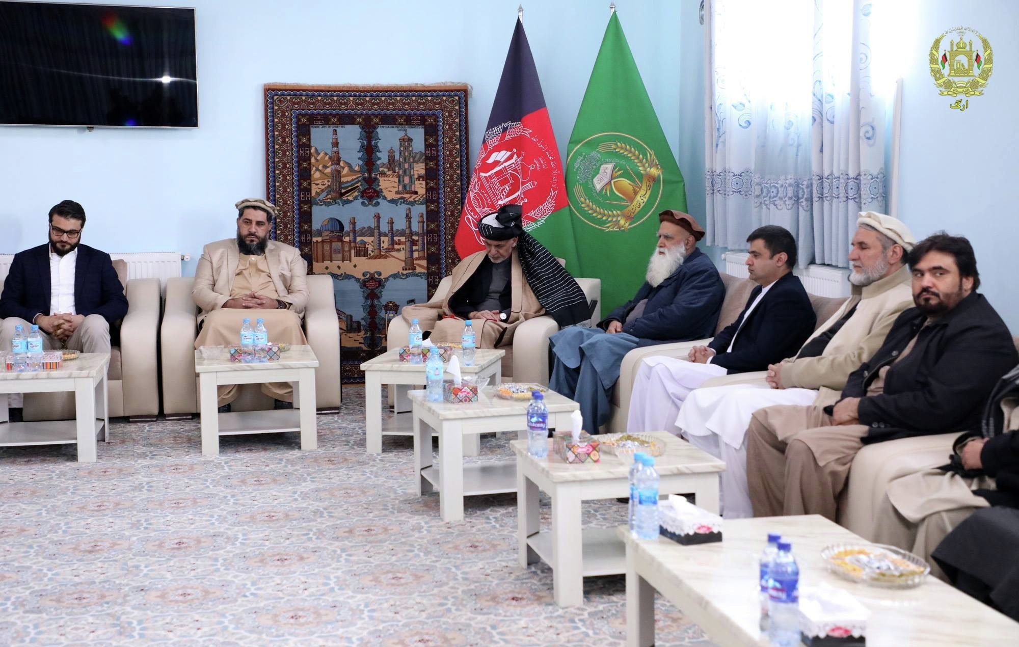 رئیس جمهور غنی برای غم شریکی به خانه سیاف رفت - تصویر دوم خبر