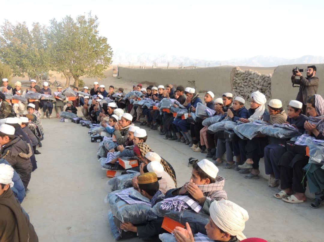 کمک طالبان به دانش آموزان یک مدرسه دینی در لوگر - تصویر سوم خبر