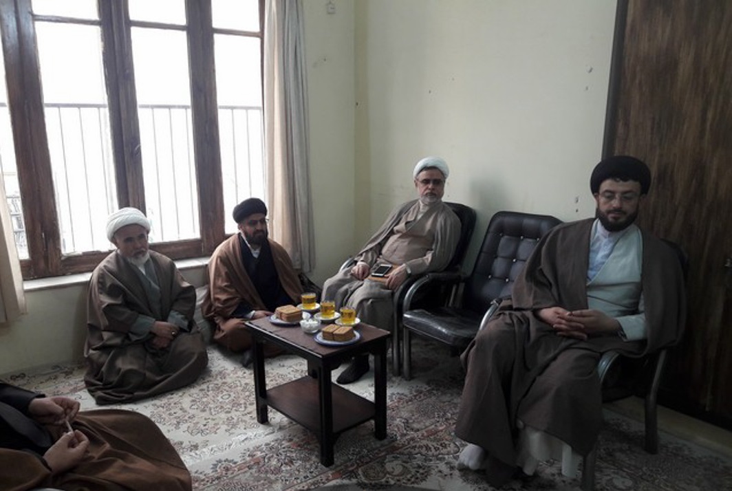 علما و مردم افغانستان قبل از پیروزی انقلاب اسلامی با امام خمینی بیعت کرده اند - تصویر دوم خبر