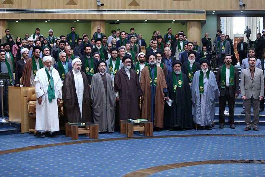 اولین همایش بزرگ سادات همزمان با فرا رسیدن سالروز میلاد با سعادت حضرت فاطمه زهرا(س) در تهران برگزار شد - تصویر دوم خبر