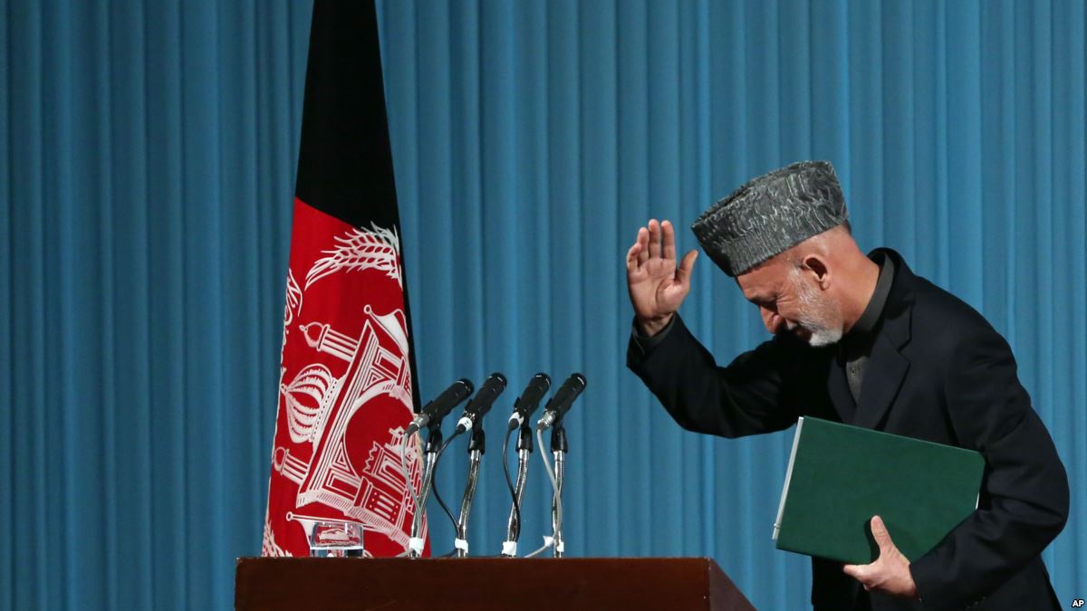 حامد کرزی نامزدی اش در انتخابات آیندۀ ریاست  جمهوری را رد کرد/ روند توزیع شناسنامه های برقی سیاسی شده است