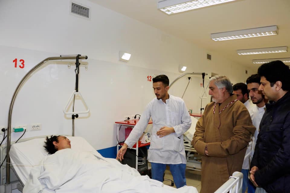 عیادت رئیس اجرایی از زخمی های حمله تروریستی به مراسم سالگرد شهید مزاری - خبرگزاری افغان ایرکا