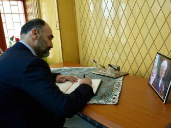 عطا محمد نور با حضور در کنسولگری ایران در مزار شریف، یادداشت تعزیت نوشت - خبرگزاری افغان ایرکا