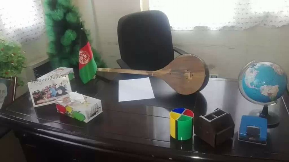 بساط «بچه بازی» در دفتر فرمانده پولیس ینگی قلعه ی تخار - خبرگزاری افغان ایرکا