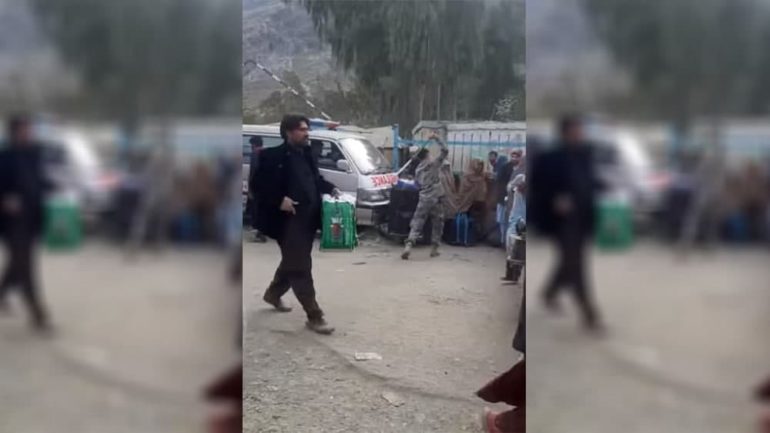 سرباز متهم به لت وکوب یک زن در «تورخم» برای همیشه از نظام اخراج شد - خبرگزاری افغان ایرکا