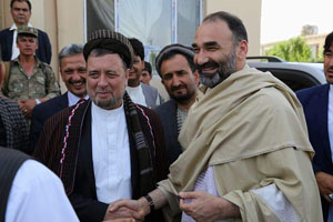 محقق و عطامحمدنور صف معترضان را طولانی ساختند - خبرگزاری افغان ایرکا