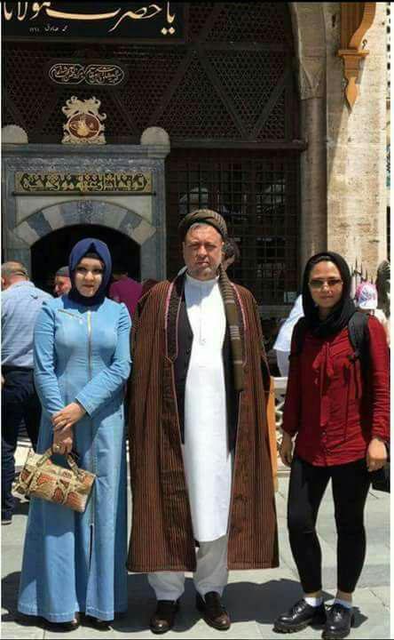 واکنش رهبر حزب وحدت به انتقاد کاربران صفحات اجتماعی در مورد پوشش همسرش - تصویر دوم خبر
