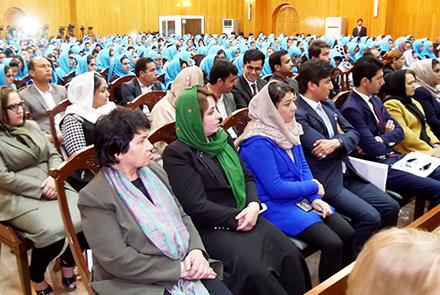 فراغت 400 بانو از پروژۀ زنان در حکومت و برنامۀ پروموت  - خبرگزاری افغان ایرکا