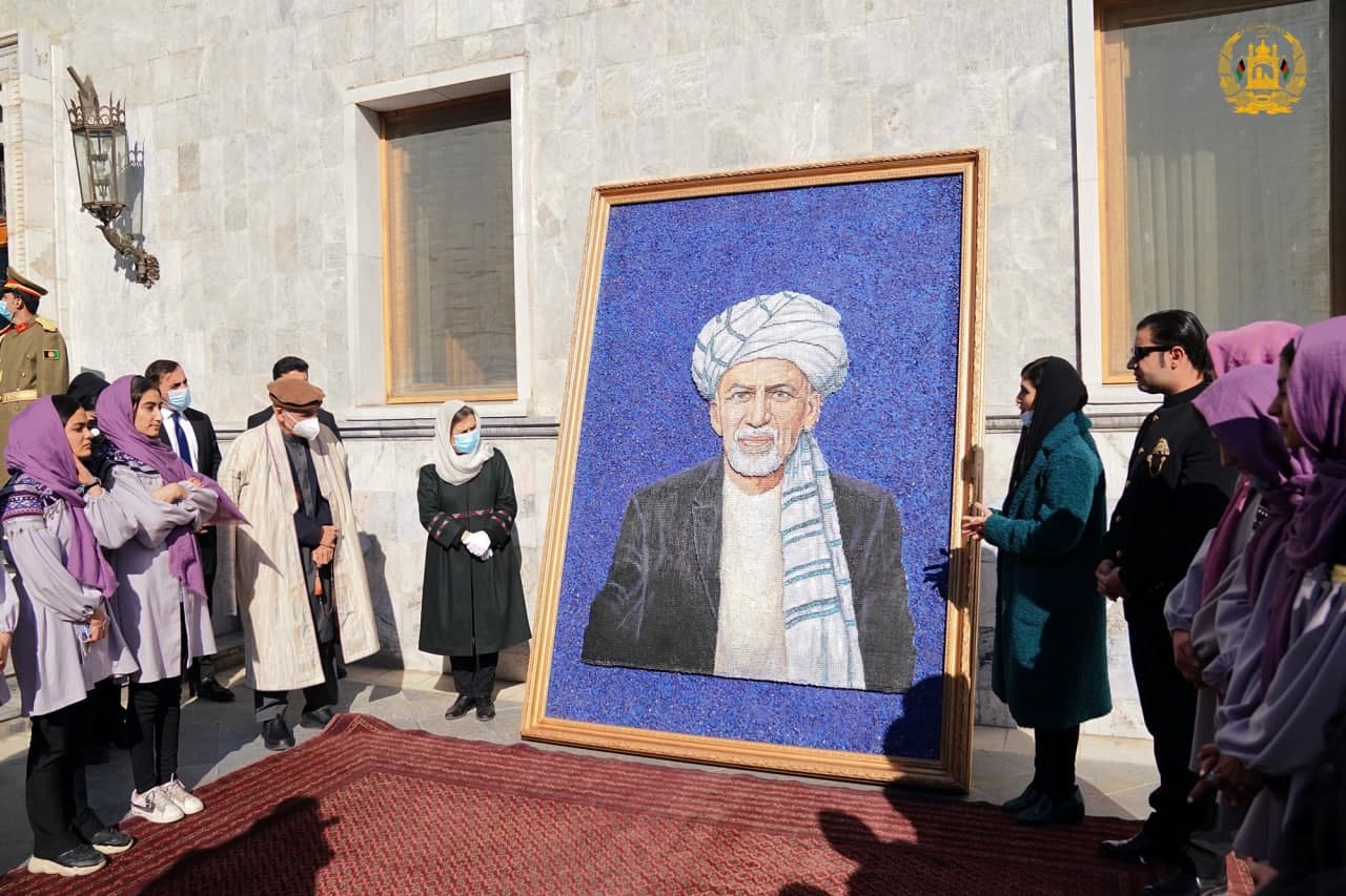  رئیس جمهور خطاب به تیم رباتیک دختران افغانستان: شما نسل جوان هستید که تفکر درازمدت برای رفاه و ثبات کشور دارید - تصویر سوم خبر