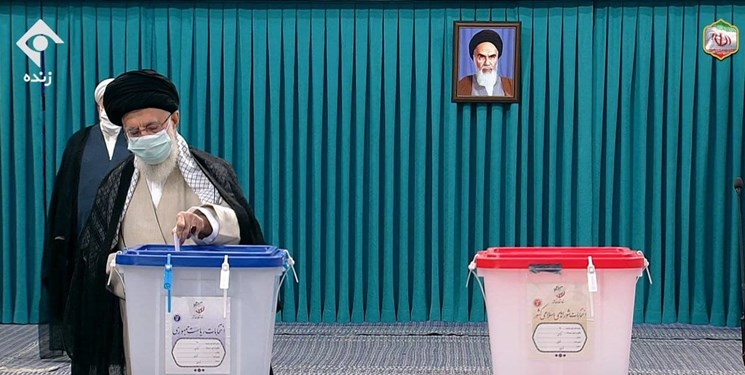 انتخابات ریاست جمهوری ایران با انداختن رای به صندوق توسط رهبر انقلاب اسلامی آغاز شد - خبرگزاری افغان ایرکا