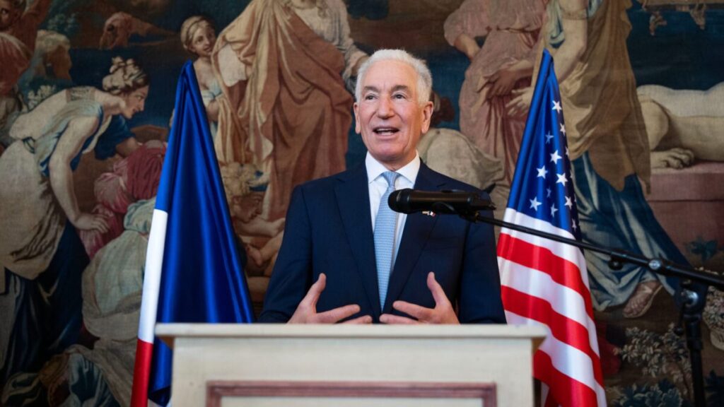 فرانسه سفیر امریکا را از دیدار با مقام هایش ممنوع کرد