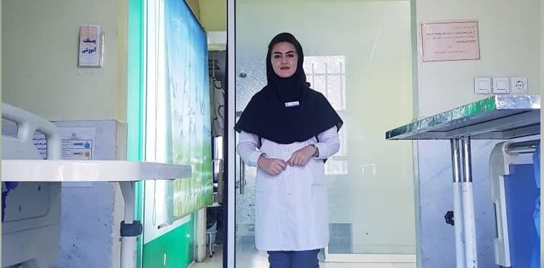 از دایکندی تا مشهد؛ دکتر نجیبه غلامی، سال آخر آموزشی و قهرمانی در زمانه کرونایی  - خبرگزاری افغان ایرکا