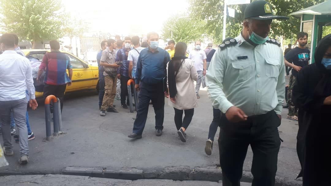 مهاجرین افغانستانی جلو سفارت آلمان در تهران جهت خروج از ایران - تصویر دوم خبر