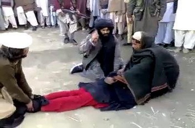 دادگاه صحرایی زنی در سرپل به اتهام داشتن رابطۀ نامشروع - خبرگزاری افغان ایرکا