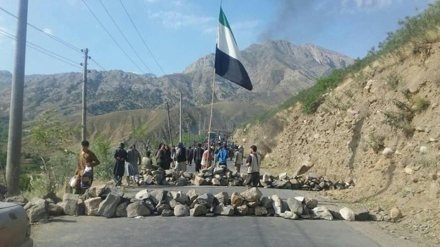 هواداران حمید خراسانی جاده پنجشیر- پروان را مسدود کردند - خبرگزاری افغان ایرکا