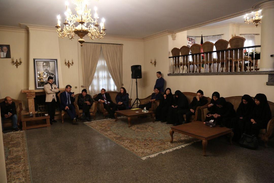 مکالمه تلفنی رئیس جمهور غنی با اقارب شهدای سقوط طیاره ی اکراینی در تهران - تصویر دوم خبر