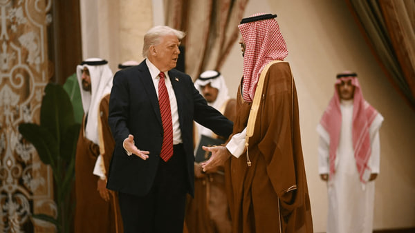 واکنش تند یک کاربر عرب به سخنان تحقیرآمیز ترامپ علیه بن سلمان - خبرگزاری افغان ایرکا