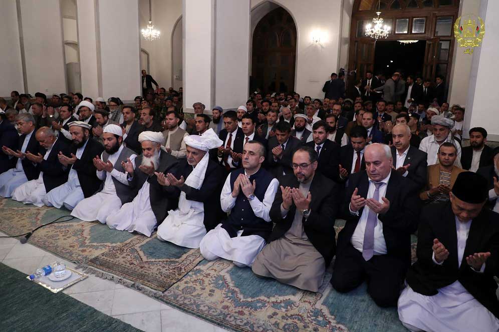 اشتراک رئیس جمهور غنی در مراسم ختم قرآن عظیم الشان در ارگ - تصویر دوم خبر