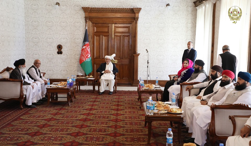 رئیس  جمهور غنی با هموطنان اهل هنود و سیک دیدار و عید مبارکی کرد - خبرگزاری افغان ایرکا