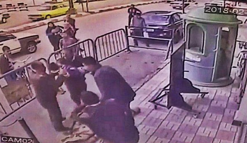 پلیس مصر پسربچه  ای را پس از سقوط از ساختمان در هوا می گیرد  - خبرگزاری افغان ایرکا