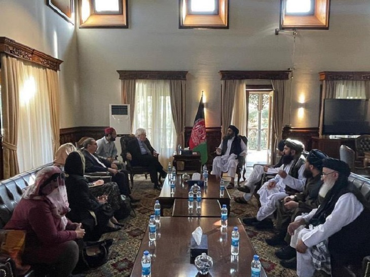 اهتزاز بیرق سه رنگ افغانستان در دیدار ملابرادر با نماینده ملل متحد - خبرگزاری افغان ایرکا
