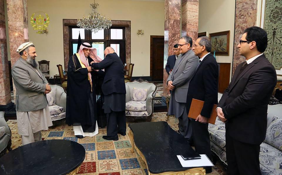 اشرف غنی مدال عالی دولتی غازی میر مسجدی خان را به آل غاصب تفویض کرد - تصویر دوم خبر