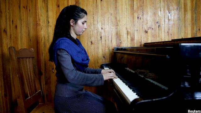 اجرای آرکستر دختران افغانستانی در مجمع جهانی اقتصاد - تصویر سوم خبر