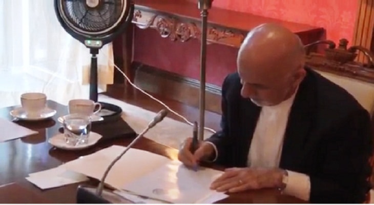 اشرف غنی «سند میثاق همکاری ها میان افغانستان و امریکا» را امضا کرد  - خبرگزاری افغان ایرکا