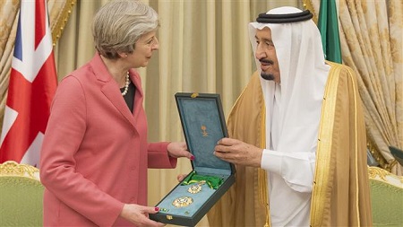 عالی ترین مدال آل سعود در دست نخست وزیر بریتانیا  - خبرگزاری افغان ایرکا