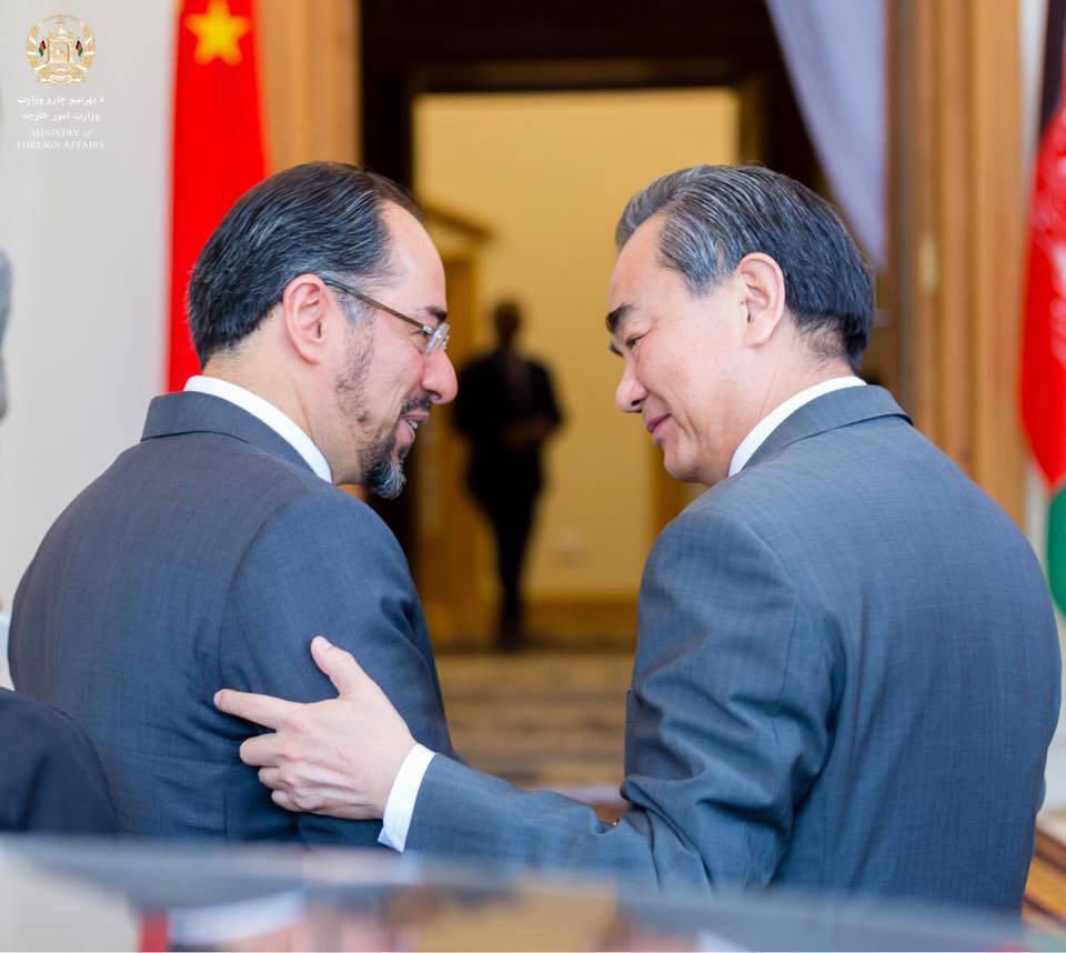وزیر خارجه چین در دیدار با صلاح الدین ربانی، بر از سر گیری گفتگوهای صلح تأکید کرد - تصویر دوم خبر