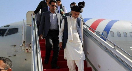 غنی به  منظور افتتاح کار بخش اول و دوم سرک حلقوی قیصار-لامان به بادغیس رفت