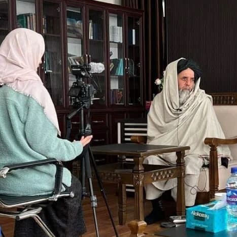 دیدار با نامحرم؛ والی بامیان از خبرنگار خارجی روی گرداند - تصویر دوم خبر