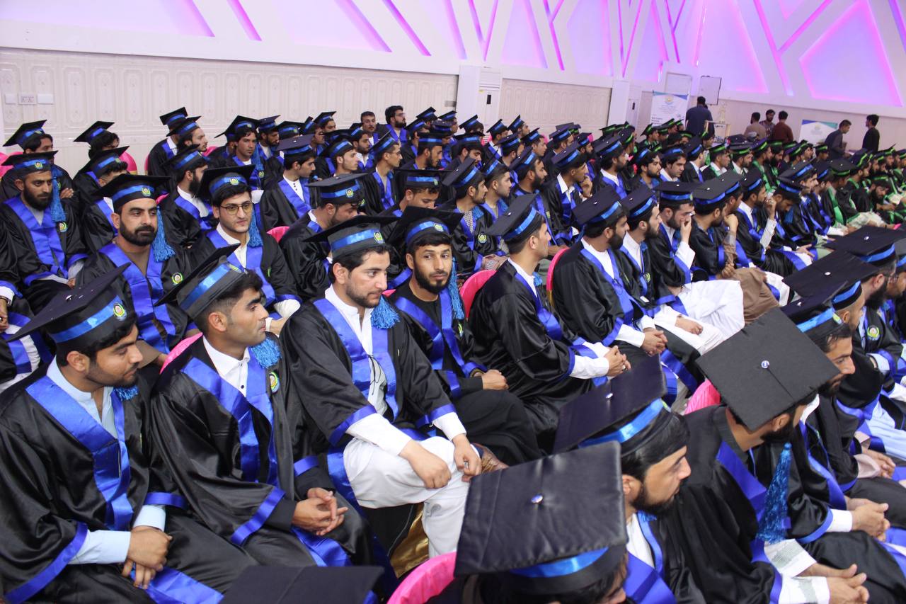 فراغت ده ها دانشجوی دختر و پسر از یک دانشگاه خصوصی در قندهار - تصویر سوم خبر