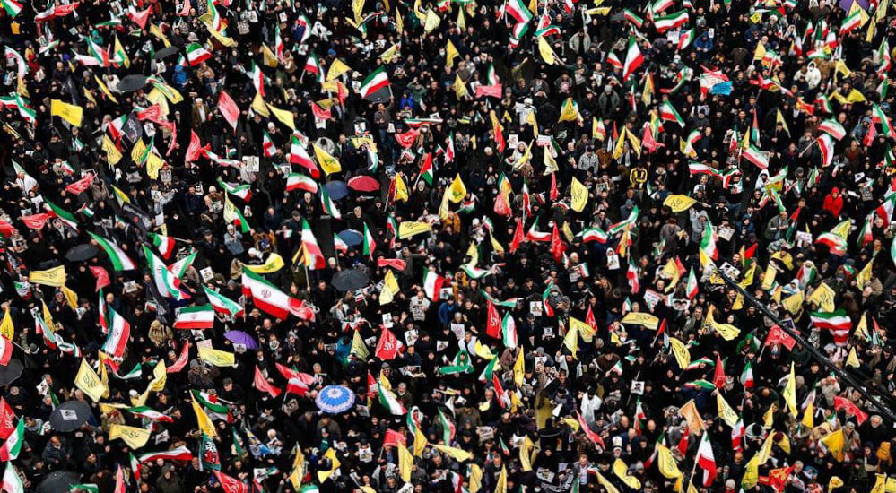 خروش زیر باران و در سایه انفجار؛ فریاد «الله اکبر» مردم تهران در راهپیمایی روز جهانی قدس - خبرگزاری افغان ایرکا
