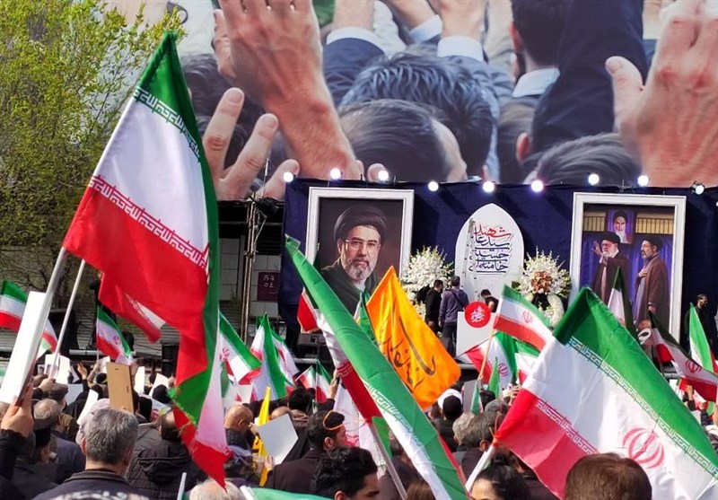 مراسم بیعت با آیت الله سید مجتبی خامنه ای با حضور شگفت انگیز مردم ایران - خبرگزاری افغان ایرکا