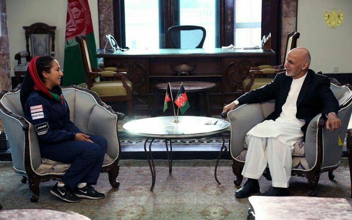 رئیس جمهور غنی با شایسته واعظ پیلوت افغان دیدار کرد - خبرگزاری افغان ایرکا