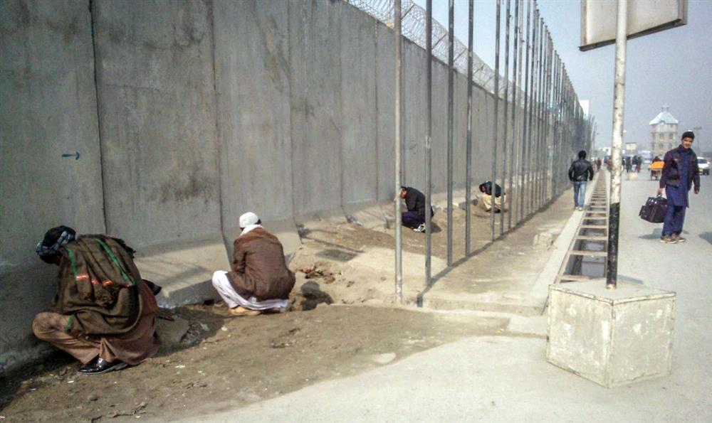شهری با نیم میلیون جمعیت اما بدون تشناب - تصویر دوم خبر