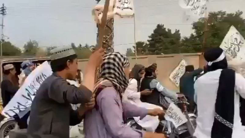 اهتزاز پرچم طالبان، پلیس را در پایتخت پاکستان به حالت آماده باش درآورد - خبرگزاری افغان ایرکا