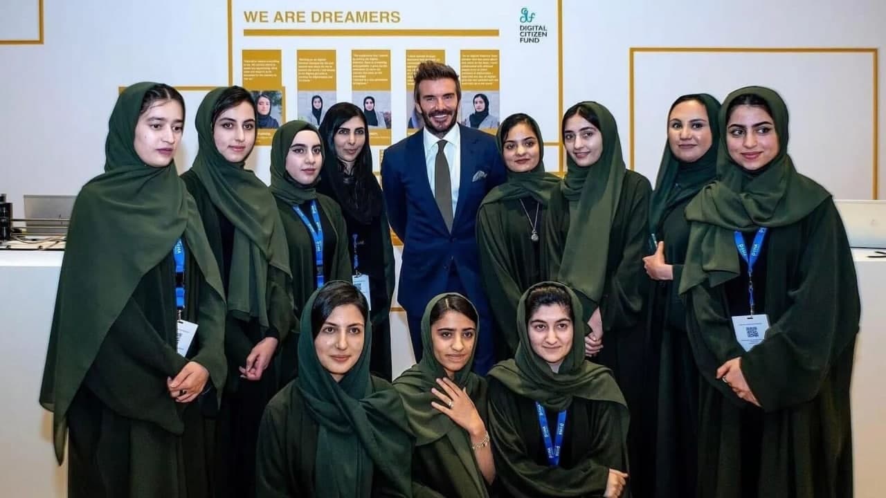 ملاقات دیوید بکهام با تیم دختران رباتیک افغانستان - خبرگزاری افغان ایرکا